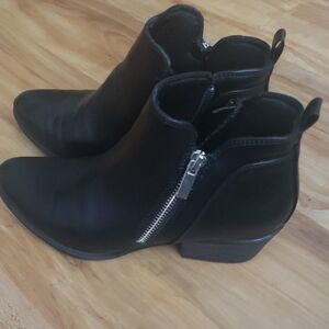 Esprit Black Ankle Boots with Side Zipper